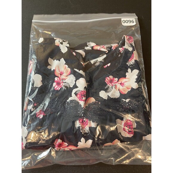 Lane Bryant size 3 X Black Floral Flowy Short Sleeve To Elbows Top - Picture 8 of 8